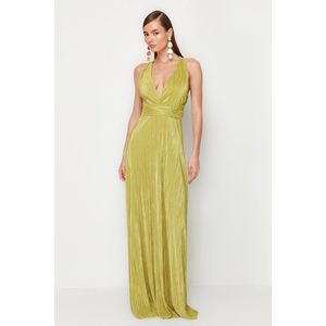 Trendyol Olejově zelené plisované šaty s detailem pásku, pletené, dlouhé večerní šaty obraz
