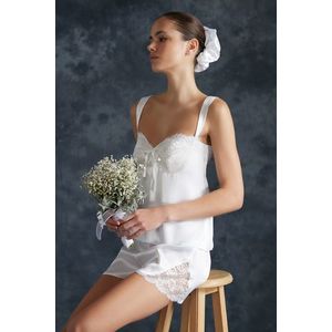 Trendyol Bridal White Lace Detailed Satin Woven Pajamas Set with Buckle Gift obraz