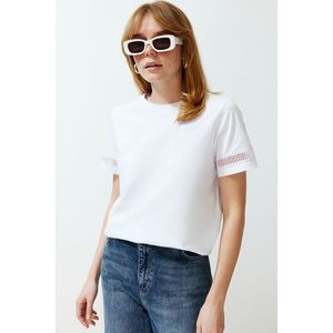 Trendyol White Accessory Detail Basic/Regular Fit Knitted T-Shirt obraz