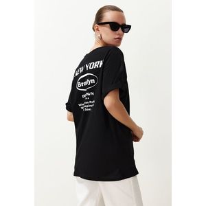 Trendyol Black 100% Cotton Oversize/Wide Cut Front and Back Brooklyn City Printed Knitted T-Shirt obraz