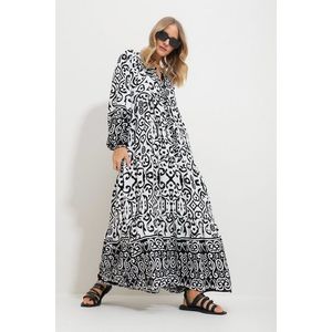 Trend Alaçatı Stili dámské černé maxi šaty s velkým límcem a šálovým vzorem obraz