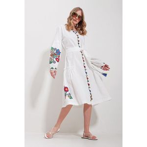 Trend Alaçatı Stili Dámské bílé šaty s výstřihem do V, plně vyšívané, s podšívkou obraz