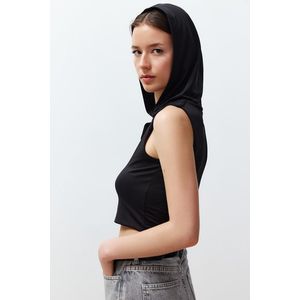 Trendyol Black Fitted Hooded Zero Sleeve Stretchy Knitted Blouse obraz