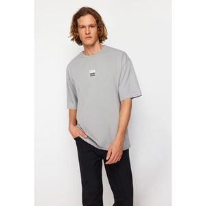 Trendyol Gray Oversize/Wide Cut Text Printed Short Sleeve 100% Cotton T-Shirt obraz