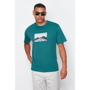 Trendyol Emerald Green Relaxed/Comfortable Cut Photoprint Printed 100% Cotton T-shirt obraz