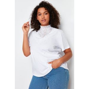 Trendyol Curve White Embroidered High Neck Basic Fit Cotton Knitted Blouse obraz