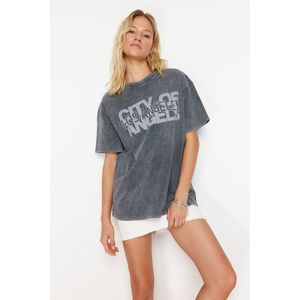 Trendyol Gray Oversize/Wide Fit Motto Printed Washed 100% Cotton Knitted T-Shirt obraz