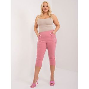 Prašně růžové kalhoty větší velikosti s 3/4 nohavicemi obraz