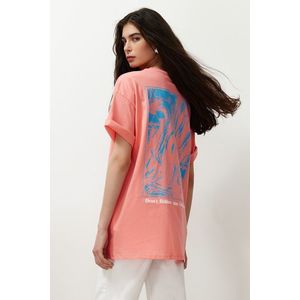 Trendyol Dusty Rose 100% Cotton Back and Front Printed Oversize/Casual Cut Knitted T-Shirt obraz