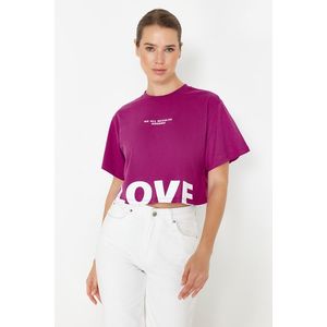 Trendyol Plum 100% Cotton Slogan Printed Relaxed Crop Knitted T-Shirt obraz