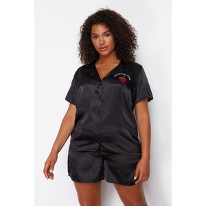 Trendyol Curve Black Strawberry Embroidered Shirt Collar Satin Pajama Set obraz