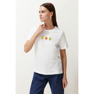 Trendyol White 100% Cotton Embroidered Regular/Normal Pattern Crew Neck Knitted T-Shirt obraz