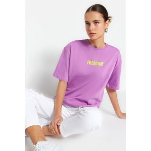 Trendyol Lilac 100% Cotton Slogan Printed Relaxed/Comfortable Fit Crew Neck Knitted T-Shirt obraz