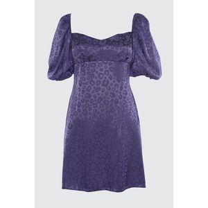 Trendyol Lilac Zpět Detailní žakárové saténové šaty obraz