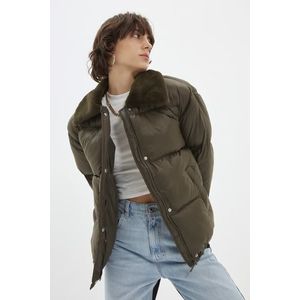 Trendyol Khaki Oversize límec plyšový detailní péřový kabát obraz