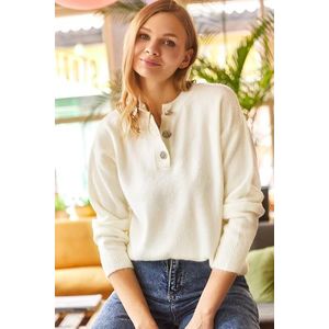 Olalook Women's White 3-Button Soft Textured Knitwear Sweater obraz