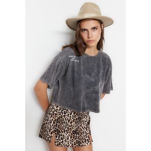Trendyol Anthracite 100% Cotton Faded Effect Printed Crop Crew Neck Knitted T-Shirt obraz