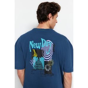 Trendyol Indigo Relaxed/Relaxed Cut Aged/Faded Effect Mystical Printed 100% Cotton T-Shirt obraz
