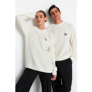 Trendyol Ecru Oversize Fit Wide Fit Crew Neck Embroidered Knitwear Sweater obraz