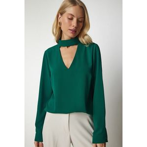 Happiness İstanbul Women's Emerald Green Crepe Blouse with Window Detailed and Decollete obraz