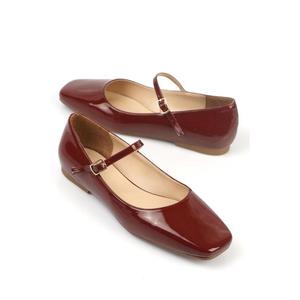 Capone Outfitters Blunt Toe Banded Marj Jane Patent Leather Burgundy Women's Flats obraz