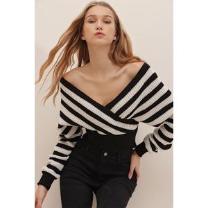 Trend Alaçatı Stili Women's Black Front Back And Double Breasted Crop Striped Knitwear Sweater obraz