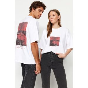 Trendyol White*001 Unisex Oversize Devrim Erbil Printed Knitted T-Shirt obraz
