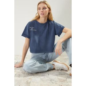 Trendyol Indigo 100% Cotton Faded Effect Printed Crop Crew Neck Knitted T-Shirt obraz