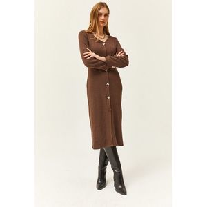 Olalook Women's Brown V-Neck Buttoned Thick Ribbed Midi Dress obraz