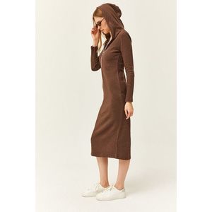 Olalook Women's Brown Zipper Hooded Pocket Thick Ribbed Midi Dress obraz