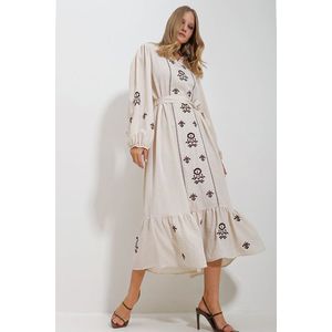 Trend Alaçatı Stili Women's Beige Slit Neck Belted Embroidered Inner Lined Maxi Length Dress obraz