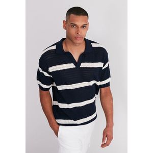 Trendyol Navy Blue Regular Fit Striped Wacky Patch Limited Edition Knitwear Polo Neck T-Shirt obraz