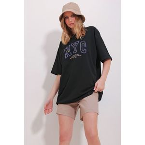 Trend Alaçatı Stili Women's Black Crew Neck Two Thread Embroidered Oversize Unisex T-Shirt obraz