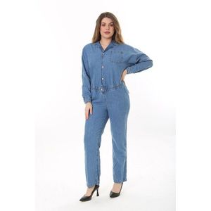 Şans Women's Plus Size Blue Front Buttoned Waist Elastic Detailed Chest And Back Pocket Denim Jumpsuit obraz