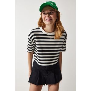 Happiness İstanbul Women's Black Crew Neck Striped Crop Knitted T-Shirt obraz