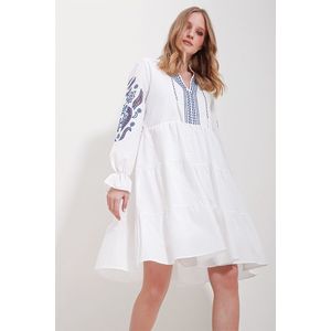 Trend Alaçatı Stili Women's White Judge Collar Lined Embroidery Embroidered Dress obraz