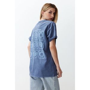 Trendyol Blue Oversize/Wide Fit Galaxy Front and Back Printed Washed Knitted T-Shirt obraz