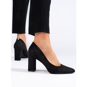 Black suede pumps on a thick heel by Sergio Leone obraz