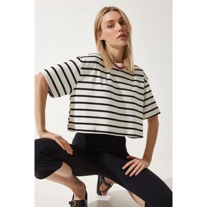 Happiness İstanbul Women's White Black Striped Oversize Crop Knitted T-Shirt obraz