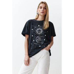 Trendyol Black Oversize/Wide Fit Galaxy Print Washed Knitted T-Shirt obraz