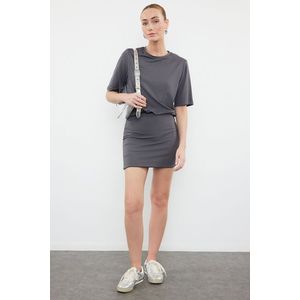 Trendyol Anthracite Plain Soft Fabric Fitted Short Sleeve Stretchy Knitted Dress obraz