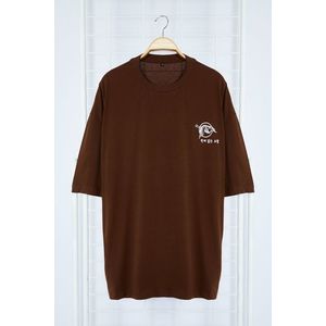Trendyol Plus Size Brown Oversize/Wide Cut Comfortable Far East Printed 100% Cotton T-Shirt obraz