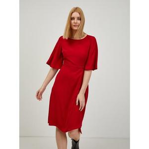 Červené dámské šaty obraz