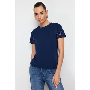 Trendyol Navy Blue Brode Detail Regular/Basic Fit Knitted T-Shirt obraz