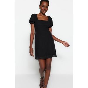 Trendyol Black Straight Cut Mini Woven Chiffon Lined Square Collar Woven Dress obraz