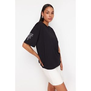 Trendyol Black 100% Cotton Sleeve Slogan Printed Relaxed/Comfortable Fit Knitted T-Shirt obraz