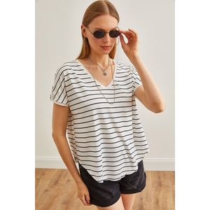 Olalook Women's Black V-Neck Striped Filthy Stitching Casual T-Shirt obraz