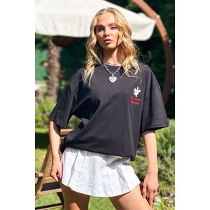 Trend Alaçatı Stili Women's Black Crew Neck Front Embroidered Oversize Unisex T-Shirt obraz