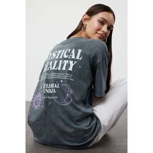 Trendyol Anthracite Oversize/Wide Pattern Washed Slogan and Back Printed 100% Cotton Knitted T-Shirt obraz